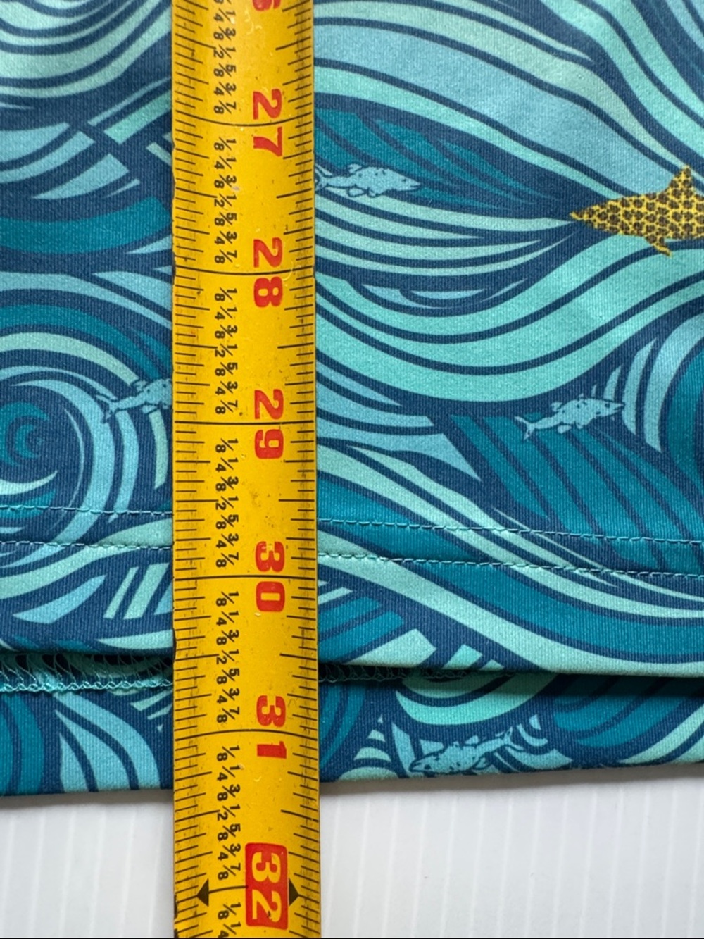 William Murray polo featuring a "The Rough Life" wave pattern. Men’s size XL - Picture 6 of 11